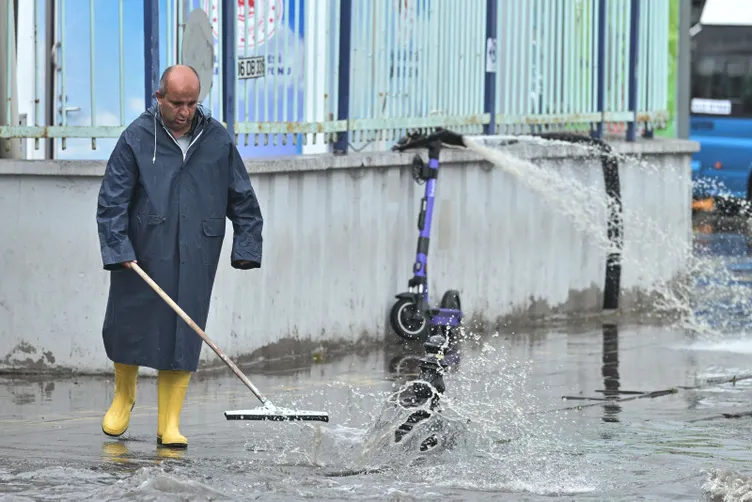 Ne çektin be Ankara! Ne zaman yağmur yağsa aynı manzara!