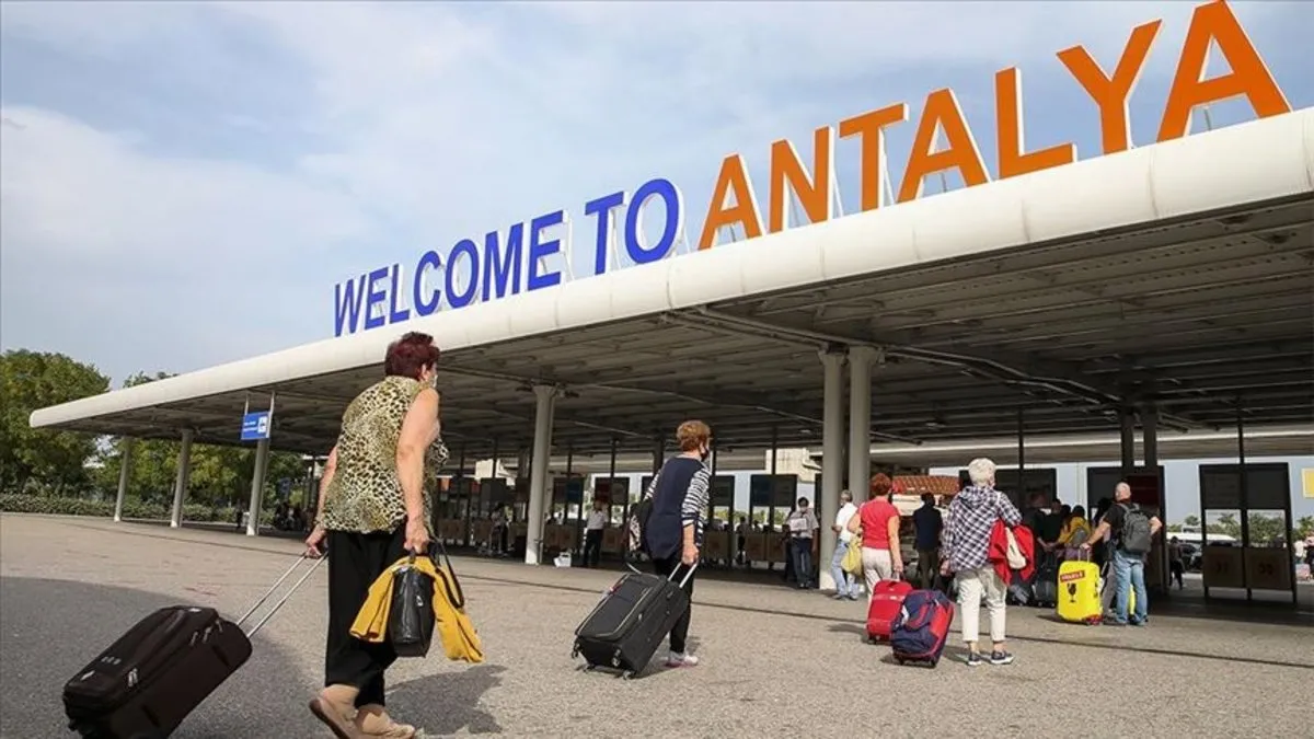 Antalya Havalimanı'nda dün 2024'ün yolcu ve uçak trafiği rekoru kırıldı