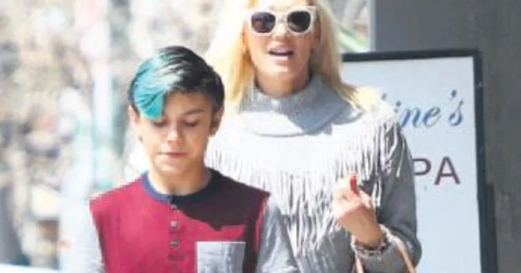 Mavi saçlı Kingston