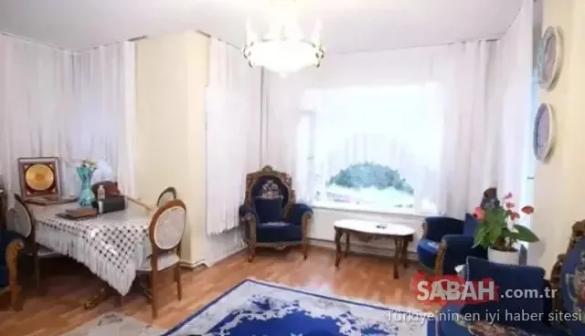 3+1 dairede mütevazı bir hayat sürüyor! Hakkı Bulut’un evi gündem oldu! ’Böyle samimi hayatları özledik’