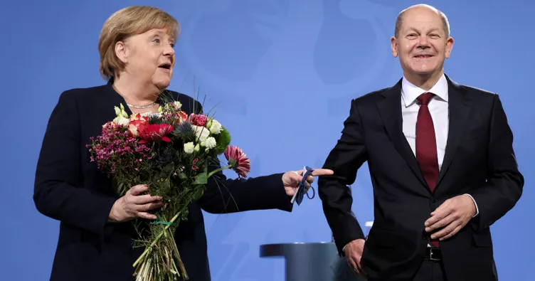 Merkel’den görev teslimi!