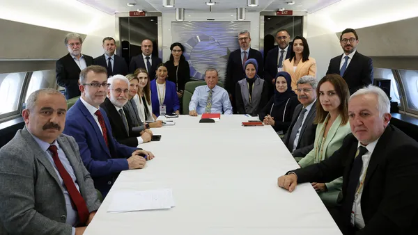 son-dakika-baskan-erdogandan-korfez-ziyareti-donusu-carpici-aciklamalar-devasa-olcekli-anlasmalar-yaptik-1689933860181.jpg