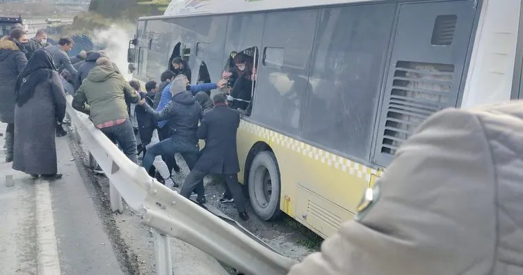 Son dakika haberi... İETT otobüsü kaza yaptı! Yolcular camlar kırılarak çıkarıldı