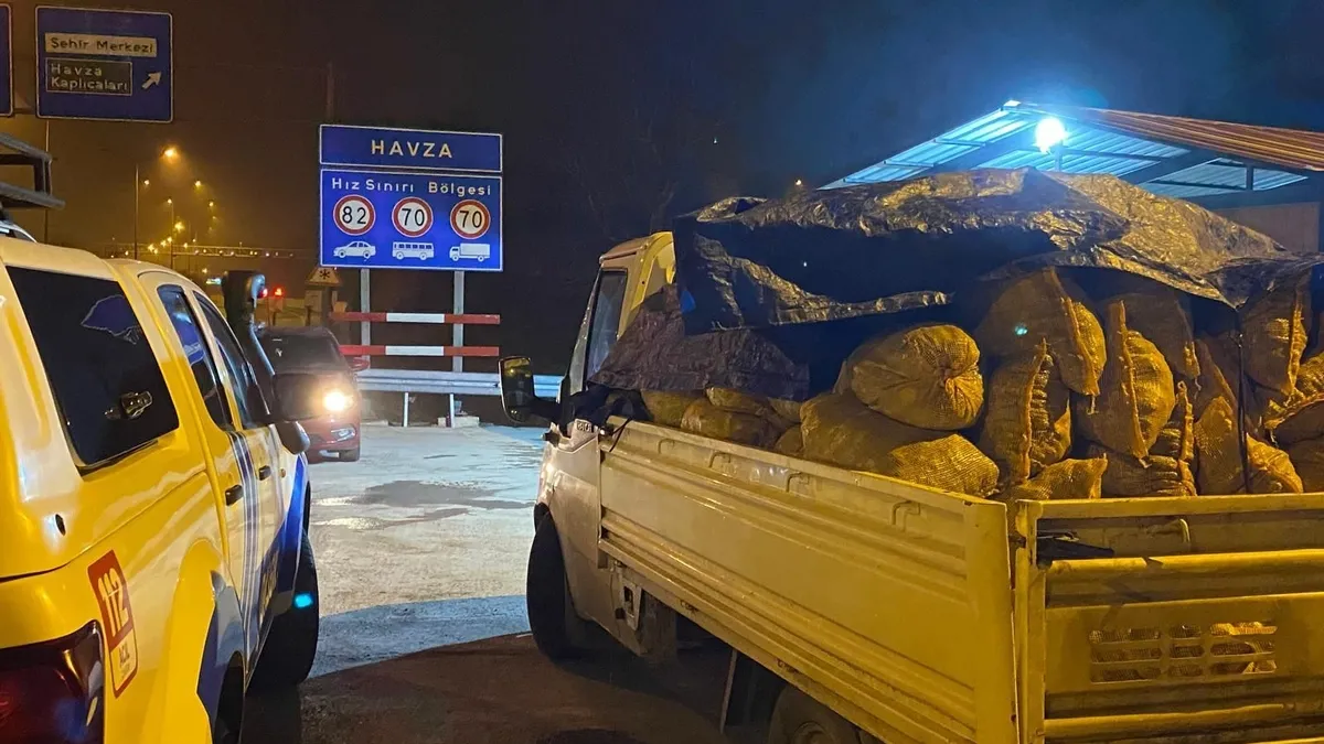 Kaçak avcılara suçüstü… 3.5 ton midyeyle yakaladılar Kaçak avcılara suçüstü… 3.5 ton midyeyle yakaladılar