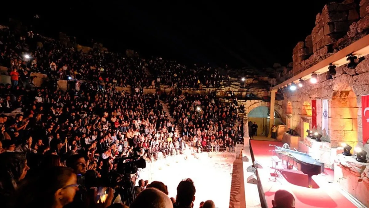 Medusa Mozaiği’nin önünde sanat rüzgârı