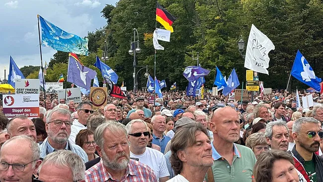berlinde-binlerce-kisi-filistin-icin-sokaga-dokuldu-alman-siyasetciden-gazzeye-sessiz-kalanlarin-merhameti-yok-1757794818592.jpeg Berlin’de binlerce kişi Filistin için sokağa döküldü! Alman siyasetçiden “Gazze’ye sessiz kalanların merhameti yoktur” açıklaması