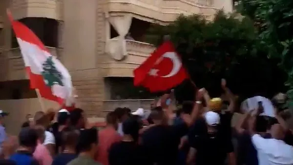 Lübnan'da Ermeni asıllı sunucunun Türkiye'ye hakaret etiği televizyon kanalı protesto edildi | Video