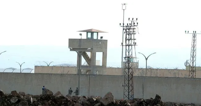 Nöbetçi asker uyumaya gitmiş