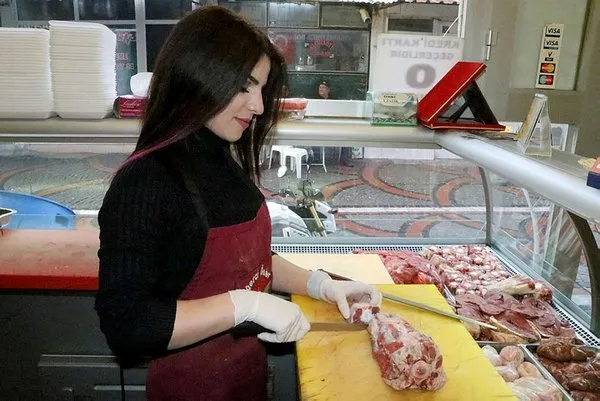 Yardıma gitti kasaplık tutkusu oldu