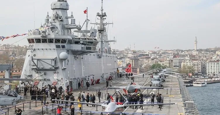 TCG Anadolu gemisine ziyaretçi akını sürüyor