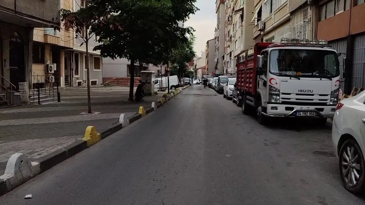 İstanbul'da aile vahşeti: Tartıştığı anne ve babasını bıçaklayıp kaçtı!