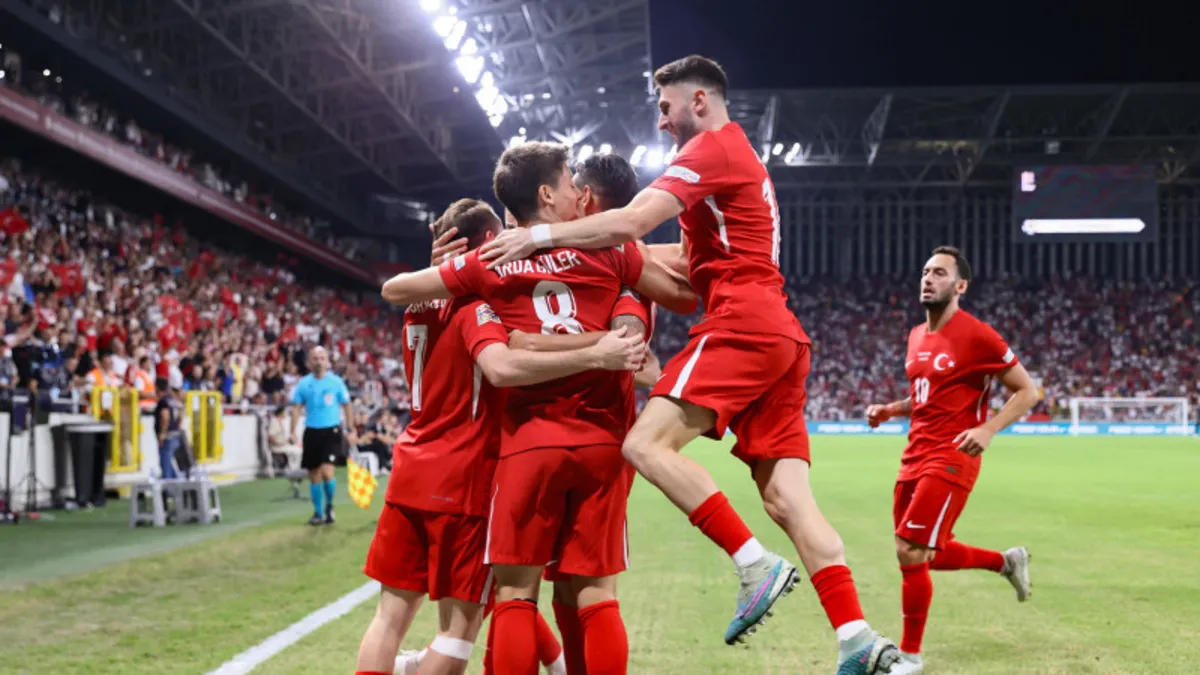 SON DAKİKA: Milliler, İzlanda'ya şans tanımadı! İzmir'de 3 golle kazandık SON DAKİKA: Milliler, İzlanda'ya şans tanımadı! İzmir'de 3 golle kazandık