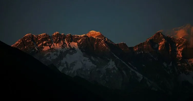 Everest’teki kampta 4 dağcı ölü bulundu
