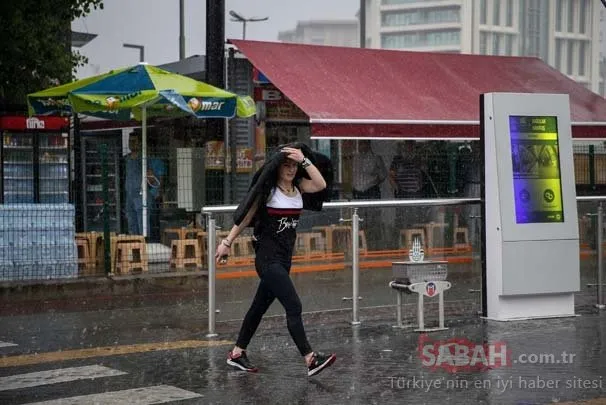 İstanbul’da sağanak yağış aniden bastırdı! Vatandaşlar zor anlar yaşadı...