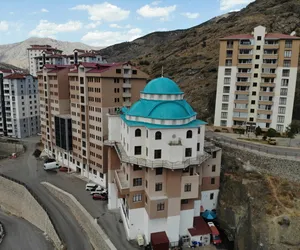 Bu camiyi gören bir daha bakıyor: Tam 6 katlı!