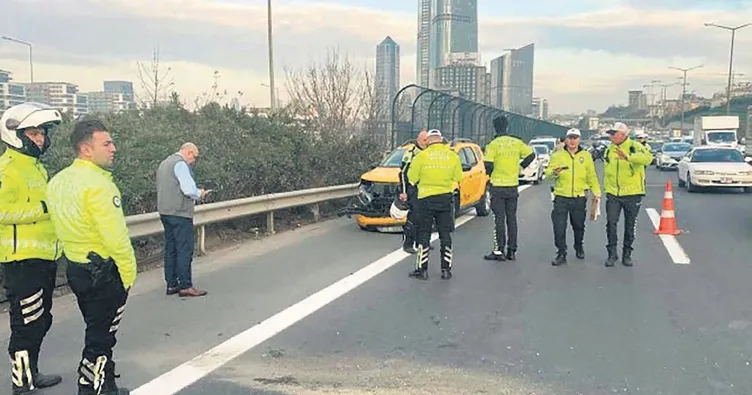 Emniyet şeridinde feci kaza