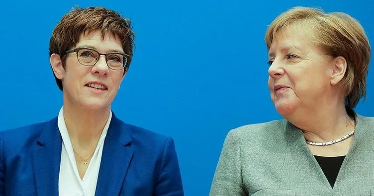 Angela Merkel’in halefi istifasını açıkladı
