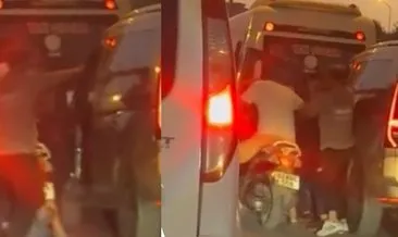 Mersin'de motosikletli magandalar: Araç sürücüsüne trafiğin ortasında acımasız darp! #mersin