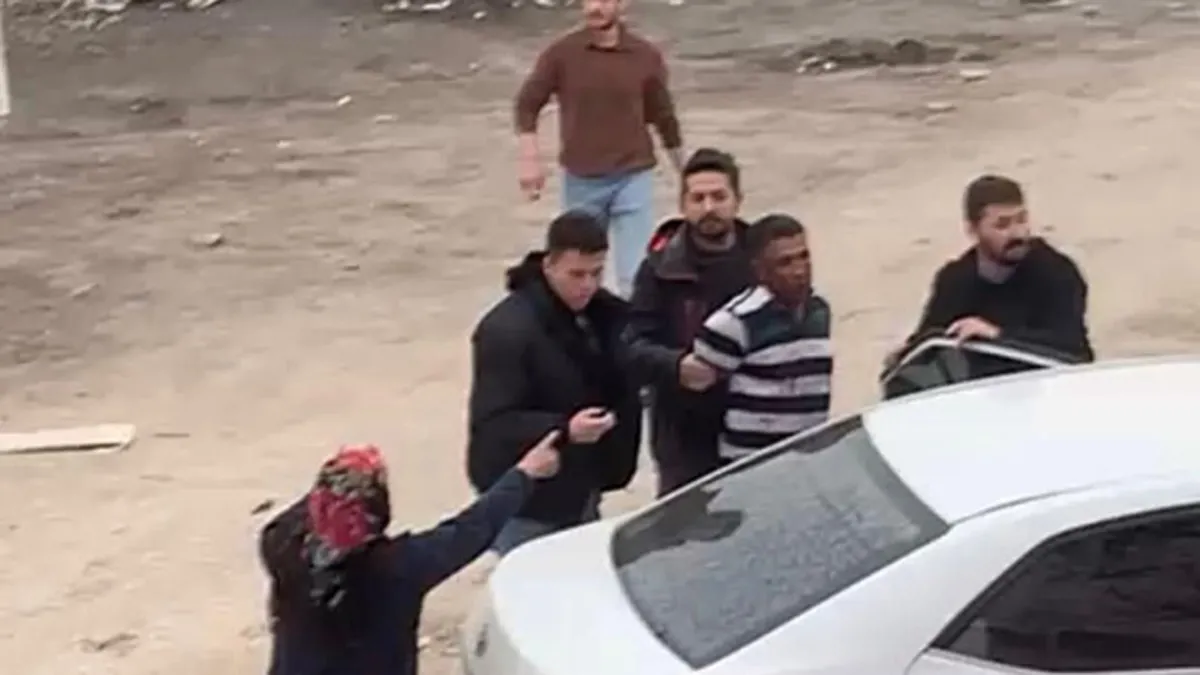 Sakarya’da hareketli dakikalar: Firariyi vermemek için direndiler! Sakarya’da hareketli dakikalar: Firariyi vermemek için direndiler!