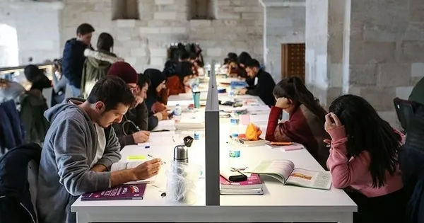 universiteler-kapanacak-mi-yuz-yuze-egitim-biter-mi-2021-2022-universiteler-tekrar-kapanir-mi-1632658673255.jpg