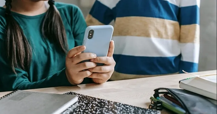 İsveç’te akıllı telefon yasağı: 2026’da kısıtlama getirilecek