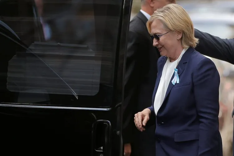 Hillary Clinton hastaneye kaldırıldı