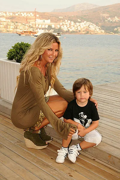 Ünlü modacı Ivana Sert’in yakışıklı oğlu Ateş üniversiteli oldu! Kalbimin yarısı artık İsviçre’de…