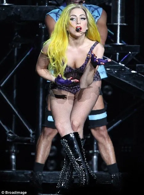 Lady Gaga’nın 25. yaş günü kanla kutladı