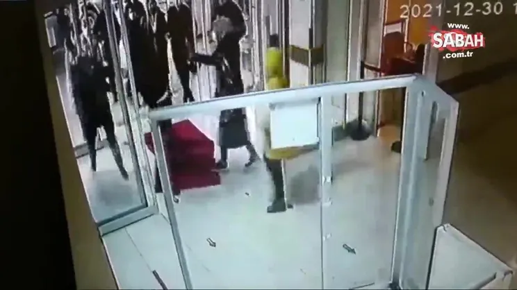Hastanenin güvenlik görevlisini böyle darp etti... Tutuklandı | Video