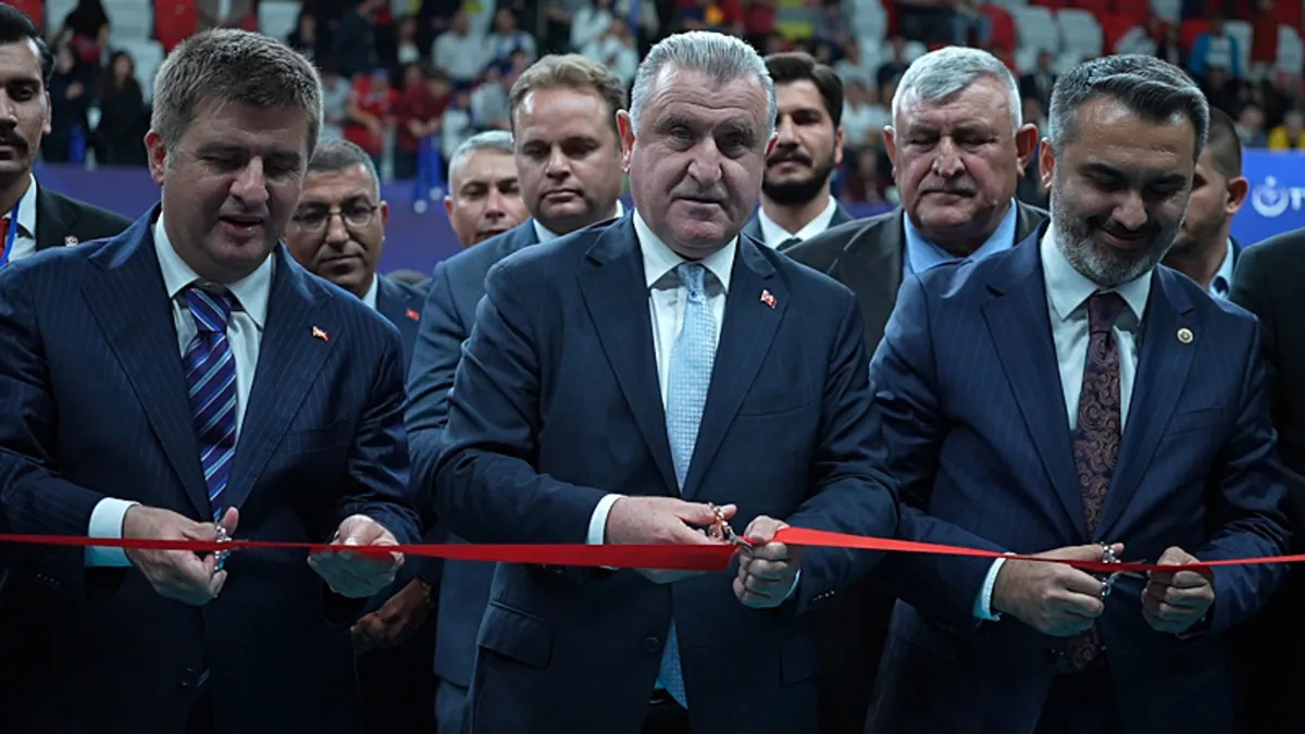 Bakan Bak, Kırıkkale'de Yeni Spor Kompleksi'ni Hizmete Açtı