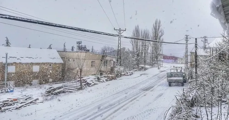 Toroslar’a mevsimin ilk karı düştü