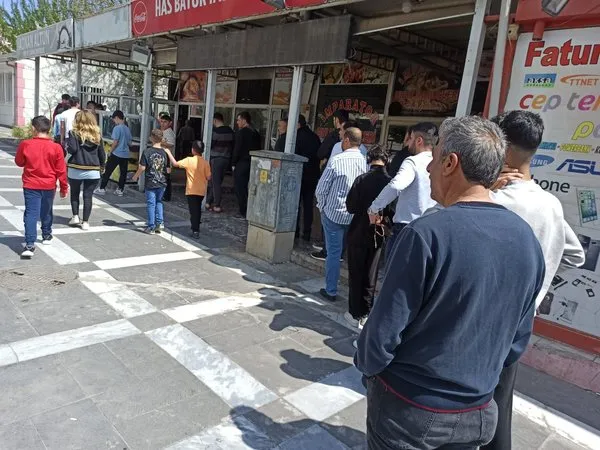 Bayramda uzun ekmek kuyruğu oluştu - Şanlıurfa Haberleri