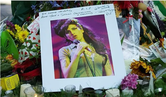 Amy Winehouse ölümüyle herkesi sarstı