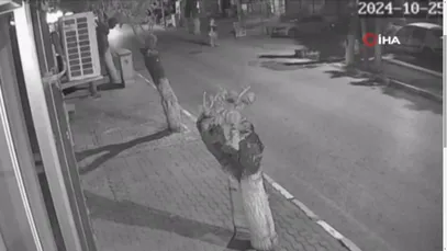 İzmir’de dehşet dolu anlar: Takıntı haline getirdiği genç kadını boynundan bıçakladı!