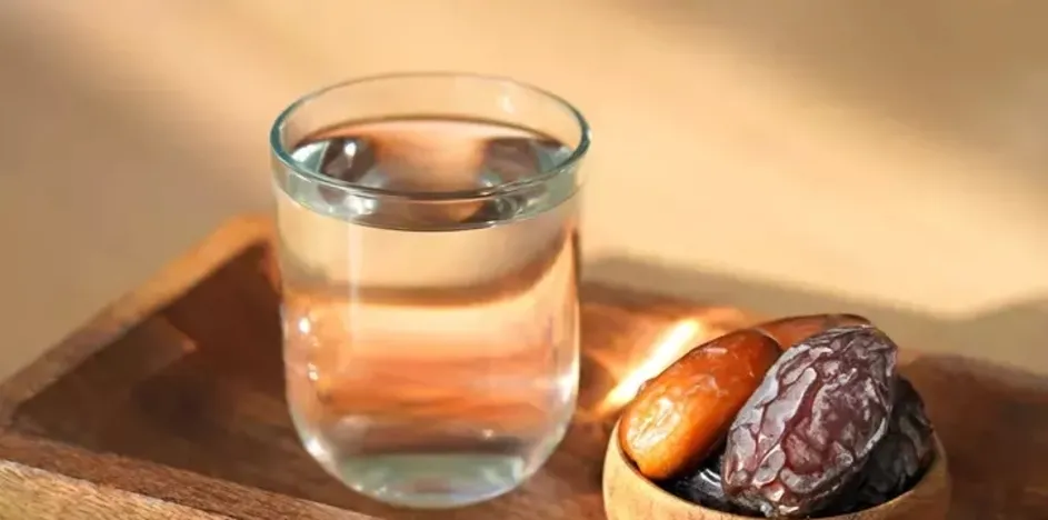 Ezan okunurken su içilir mi? Diyanet ile Ramazan ezan okunurken su içmek orucu bozar mı?