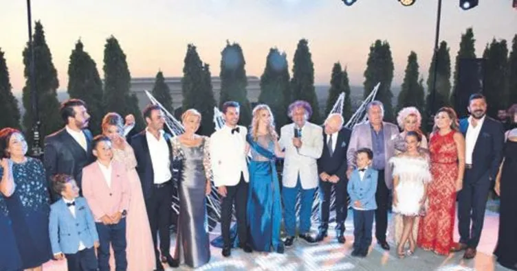 Görkemli nişan davetinde buluştular