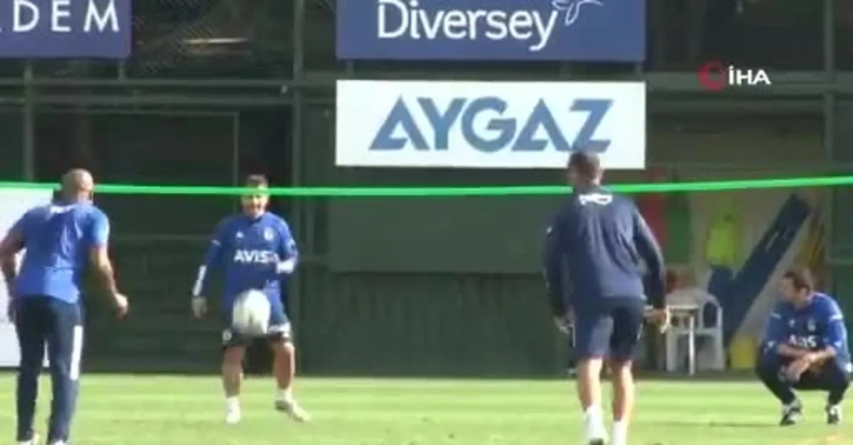Erol Bulut Ile Emre Belozoglu Ayak Tenisi Macinda Selcuk Sahin Ile Mehmet Aurelio Ya Rakip Oldu Izleyin Videosunu Izle Son Dakika Haberleri