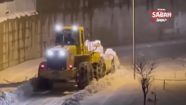 Yüksekova'da kar kalınlığı 30 santimetreyi buldu, ekipler seferber oldu | Video