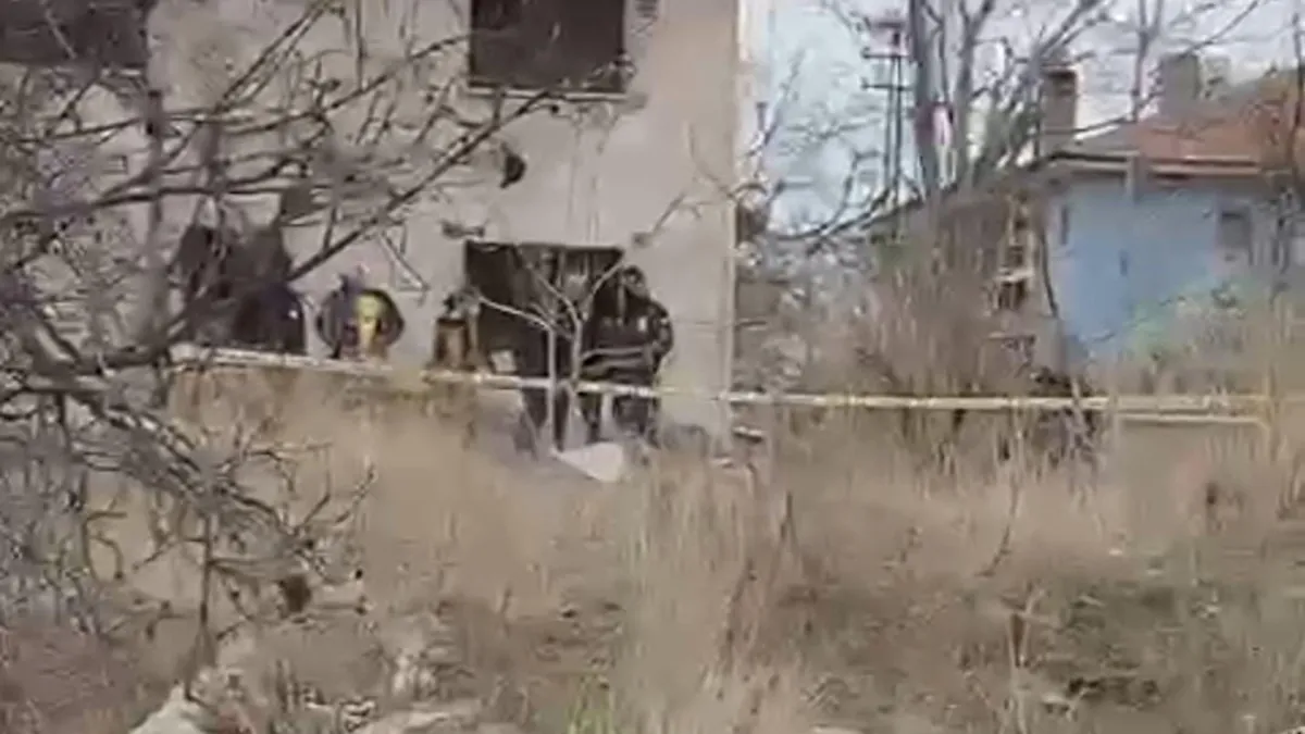 Metruk binanın önünde ölü bulunmuştu! Vücudunda köpek ısırıkları tespit edildi Metruk binanın önünde ölü bulunmuştu! Vücudunda köpek ısırıkları tespit edildi