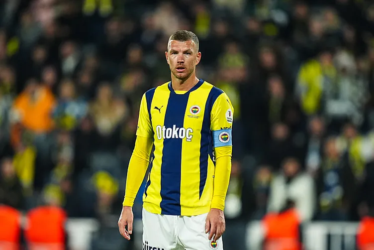 Son dakika haberi: Fenerbahçe - Hatayspor maçında yıldız oyuncuya şok protesto! Taraftar ikiye bölündü...