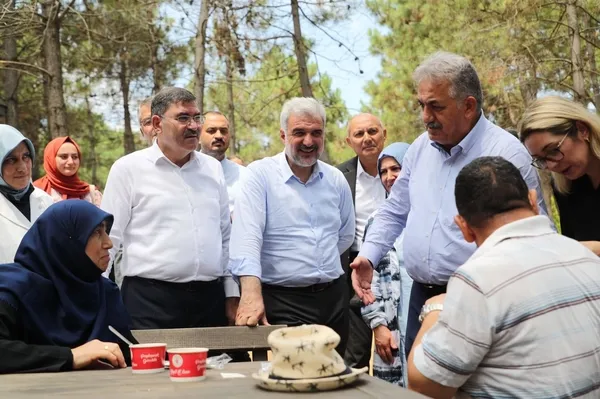 ak-parti-istanbulun-yuz-yuze-100-gun-ziyaretleri-suruyor-1660469972108.jpg