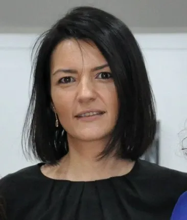 burcu-akarcaydan-insan-temali-sanat-calismalari-1697224764418.jpg