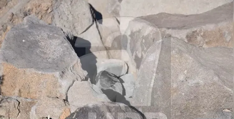 Narin Güran cinayetinde şok belgeler! İşte Minik Narin’in çuvaldaki terlikleri! Taşların üzerindeki kan lekeleri kime ait?