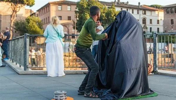 Bu gösterilerin sırrını biliyor musunuz?