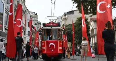 Cumhuriyetin 100. Yılında İstiklal Caddesi Türk bayraklarıyla donatıldı