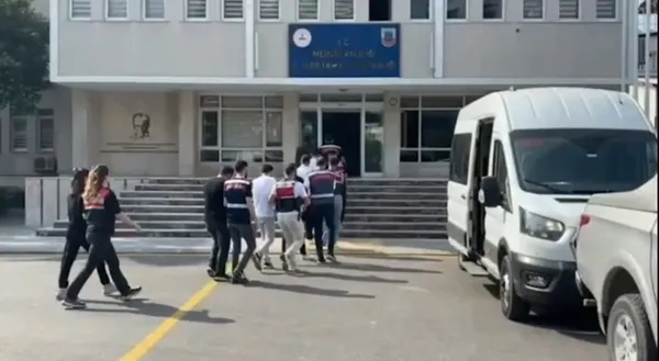 jandarmadan-dolandiricilik-operasyonu-18-supheli-tutuklandi-1781082619929.jpg