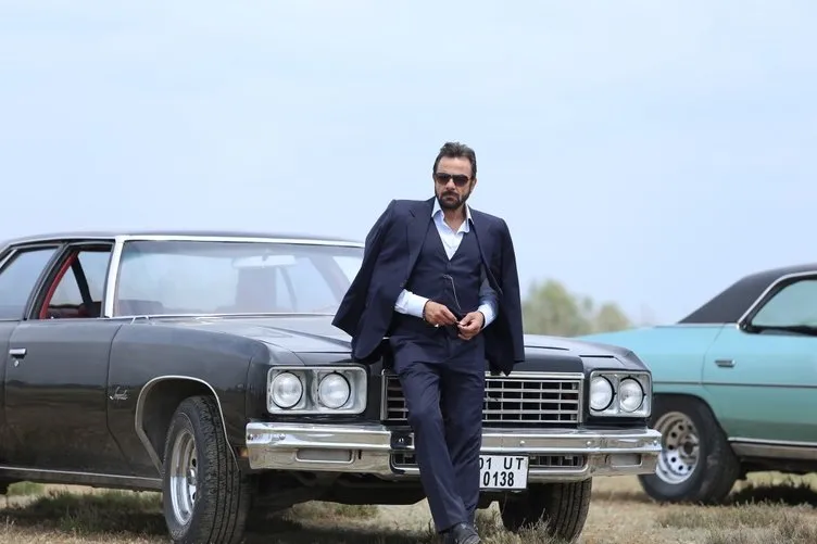 Kerem Alışık oğlu Sadri Alışık ile aynı dizideymiş...Ünlü oyuncu Kerem Alışık'ın oğlu Sadri Alışık dedesinin kopyası!