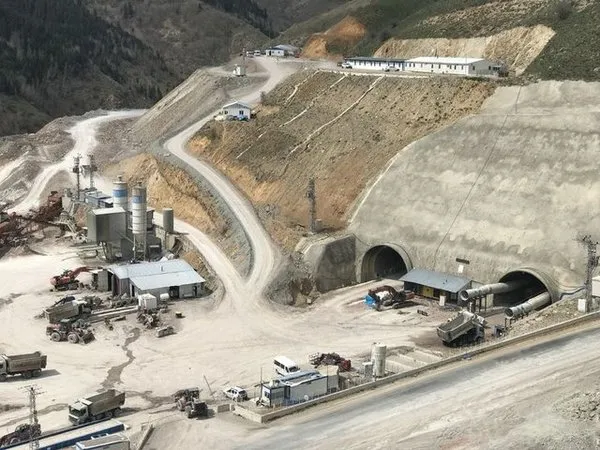 Türkiye'nin en büyük tünellerinden biri Eğribel Geçidi'ne yapılıyor