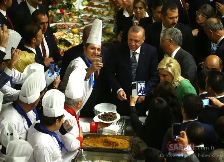 TBMM yeni yasama dönemine başladı. İşte resepsiyondan ilginç kareler...