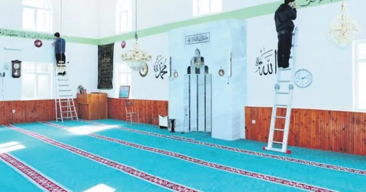 Bu camiyi liseliler yeniliyor